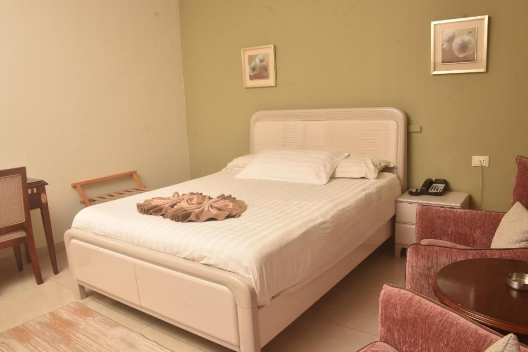 Crown Hotel จูบา ภายนอก รูปภาพ