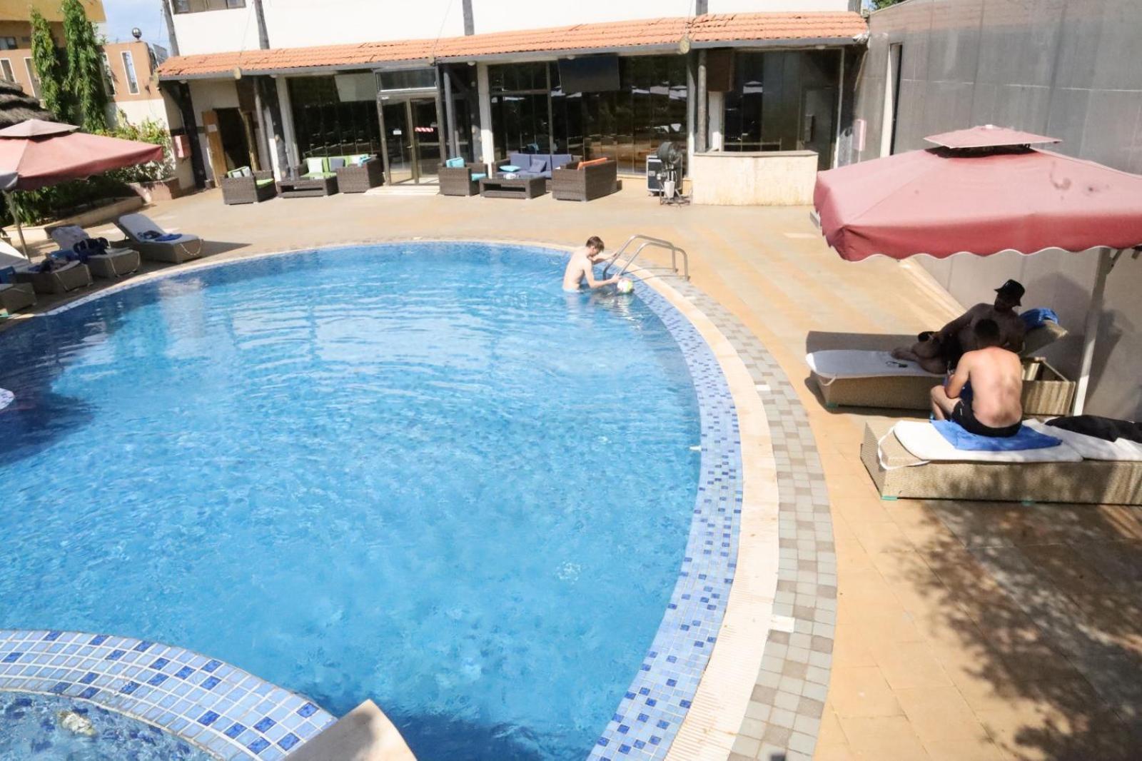 Crown Hotel จูบา ภายนอก รูปภาพ